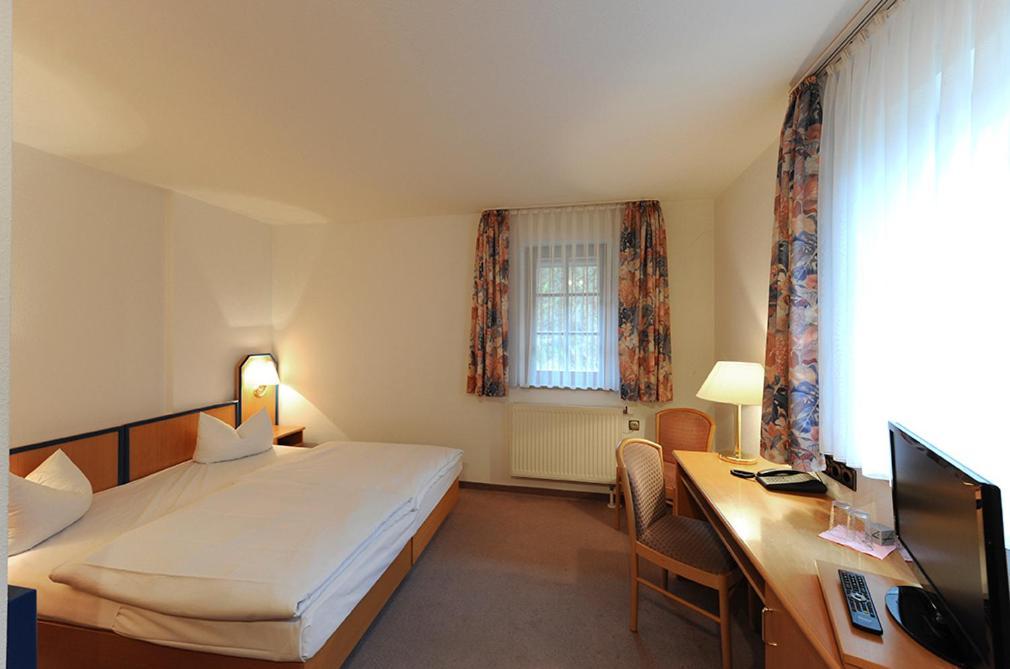 Landhotel Der Distelhof Mit Scheunencafe Dillstadt Rum bild